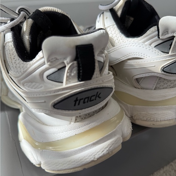 BALENCIAGO: WOMEN'S TRACK SNEAKER IN WHITE - Picture 11 of 17
